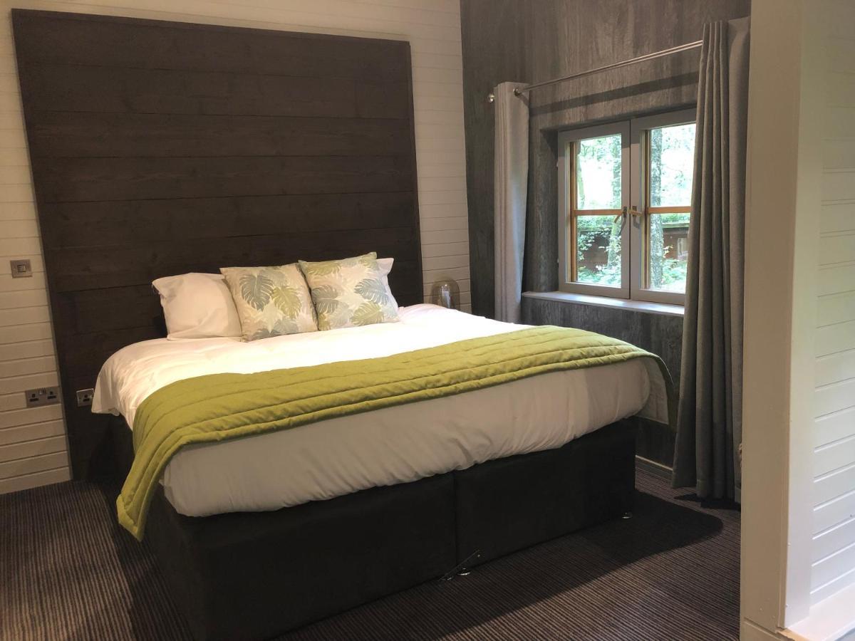 Chevin Country Park Hotel & Spa Отли Екстериор снимка