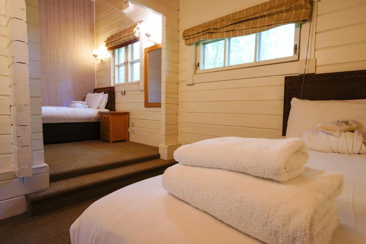 Chevin Country Park Hotel & Spa Отли Екстериор снимка