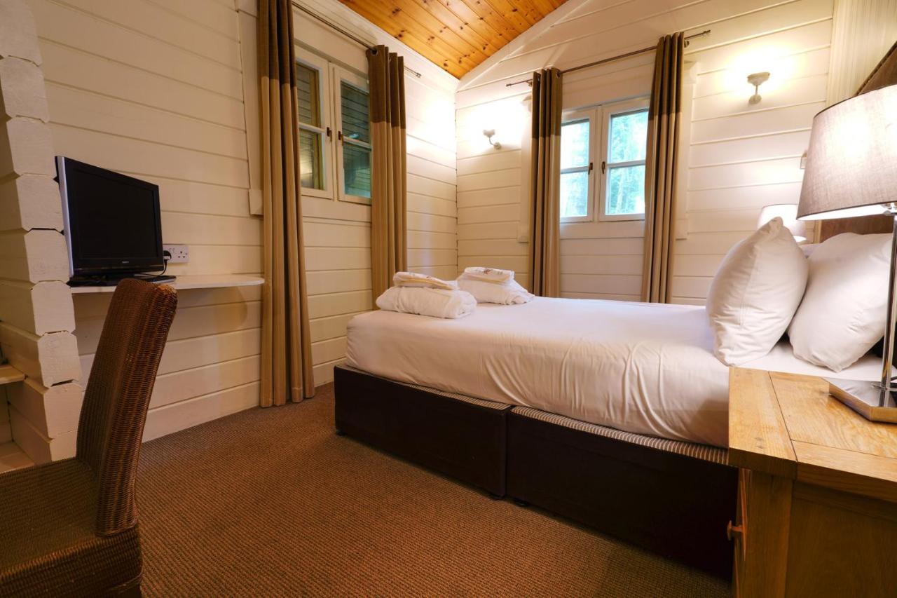 Chevin Country Park Hotel & Spa Отли Екстериор снимка