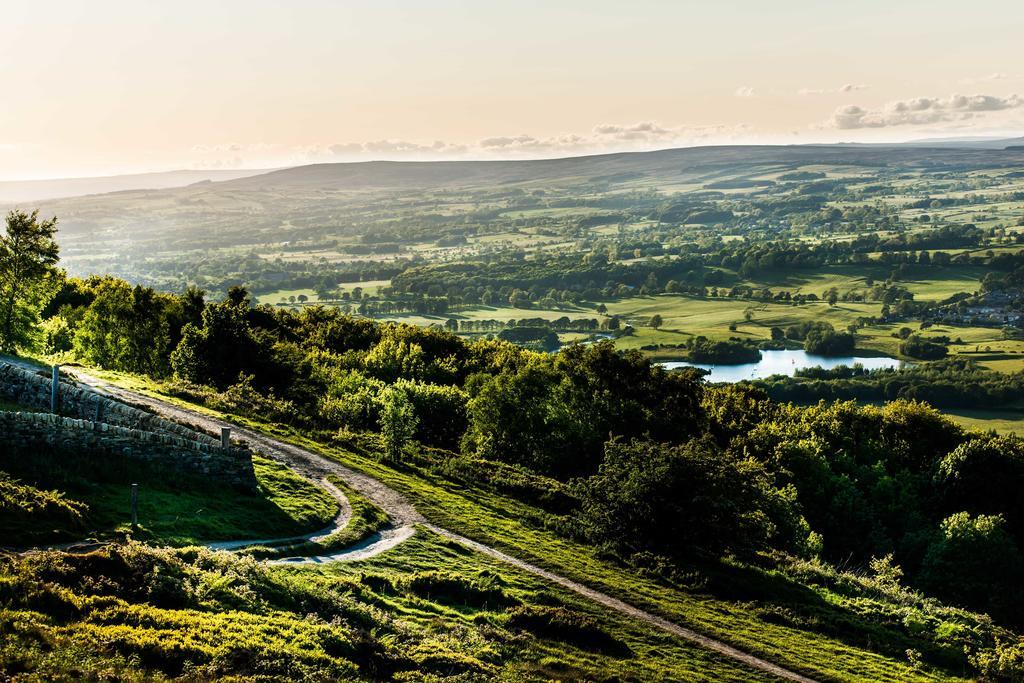 Chevin Country Park Hotel & Spa Отли Екстериор снимка