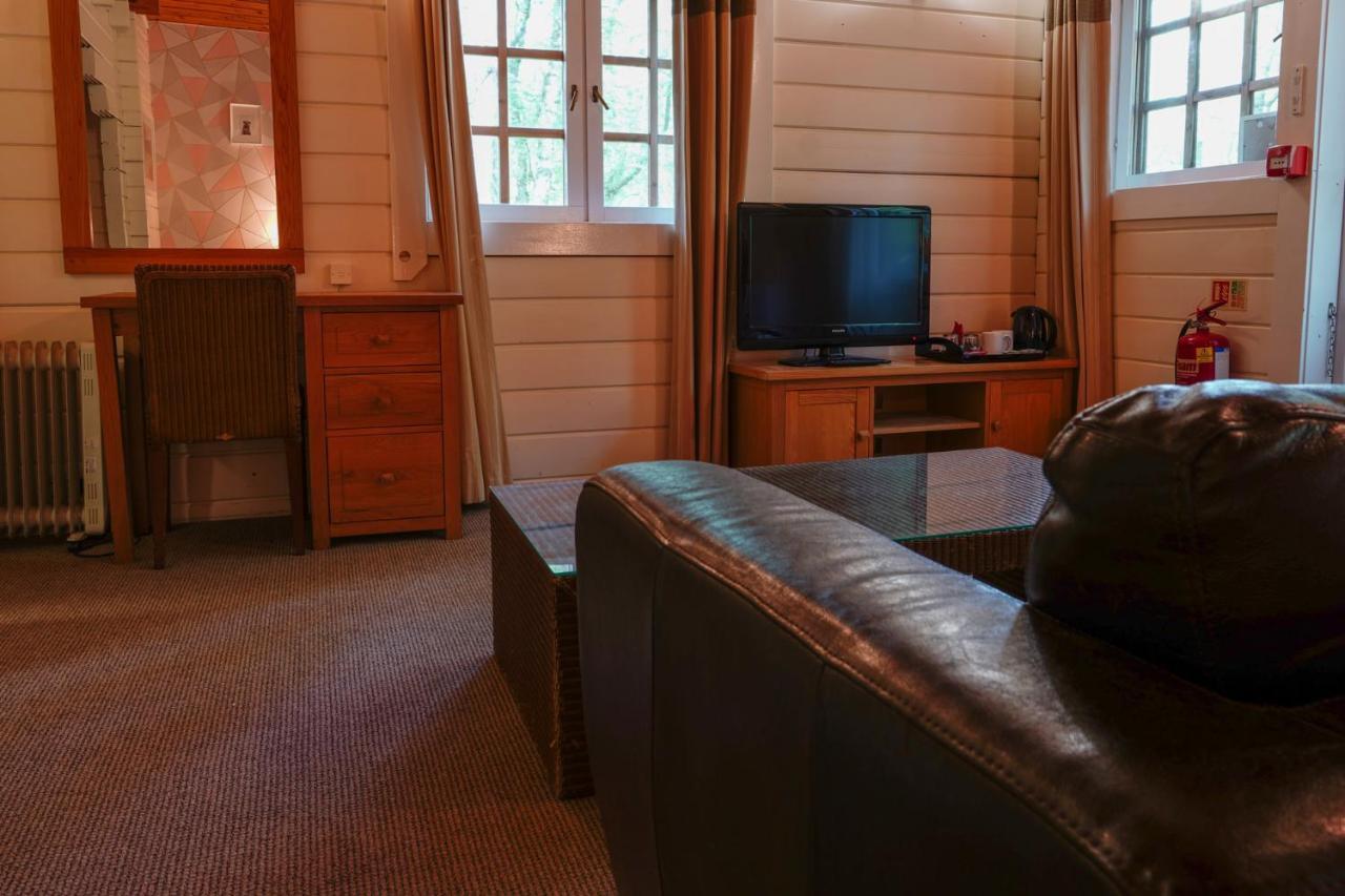 Chevin Country Park Hotel & Spa Отли Екстериор снимка